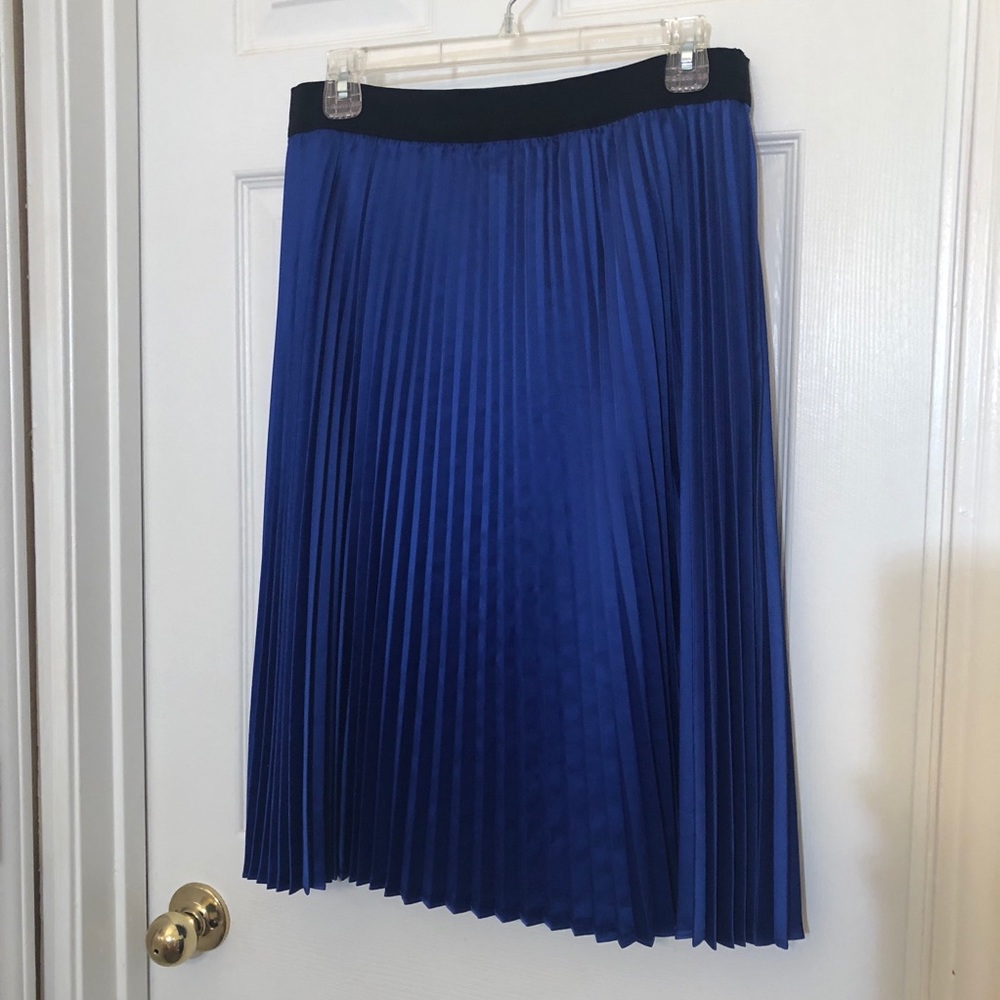 Tahari NWT cobalt blue pleated skirt